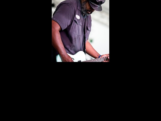 Alvin Youngblood Hart. Photo by Todd Geasland. 