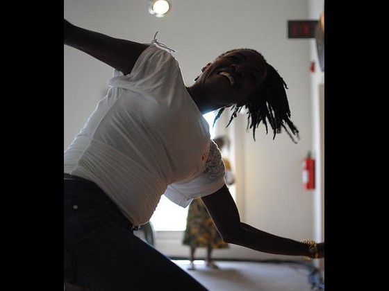 Ensemble Fatien dancer. Photo by Geoffrey Samuels.