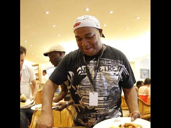 Shannon Powell cooks at Hotel Tamaro (photo by Massimo Pedrazinni)