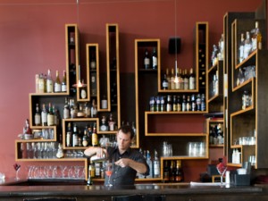 Lilette Restaurant's interior bar. Photo by Eugenia Uhl