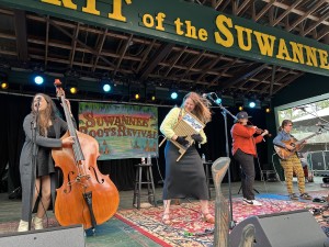 Della Mae 2025 Roots Revival 