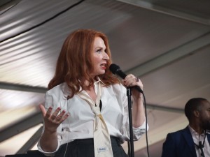 Judith Owen [Photo by Louis Crispino]